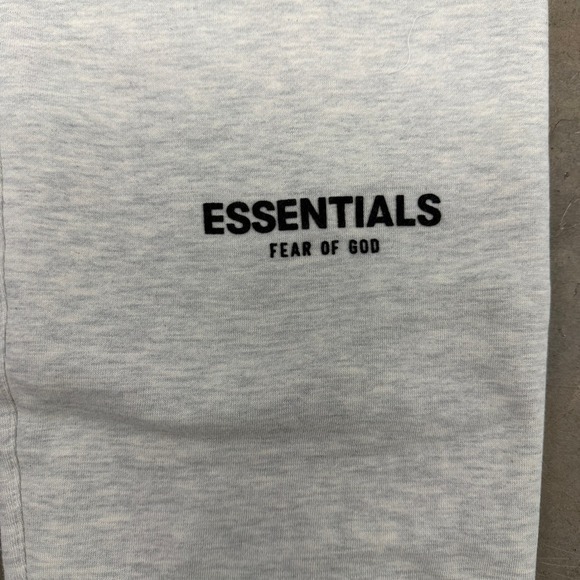 Fear of God Essentials SS22 'Light Oatmeal' Sweatpants Size M - Picture 6 of 7
